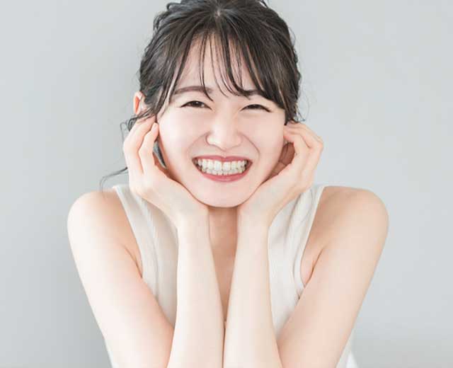 笑顔の女性